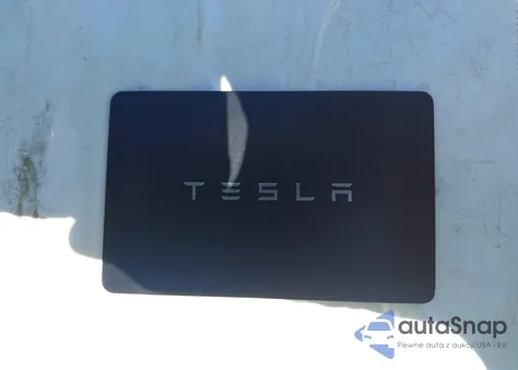 2022 Tesla Model Y Long Range Dual Motor All-Wheel Drive z USA, uszkodzony, nr VIN 7SAYGDEE0NF454724